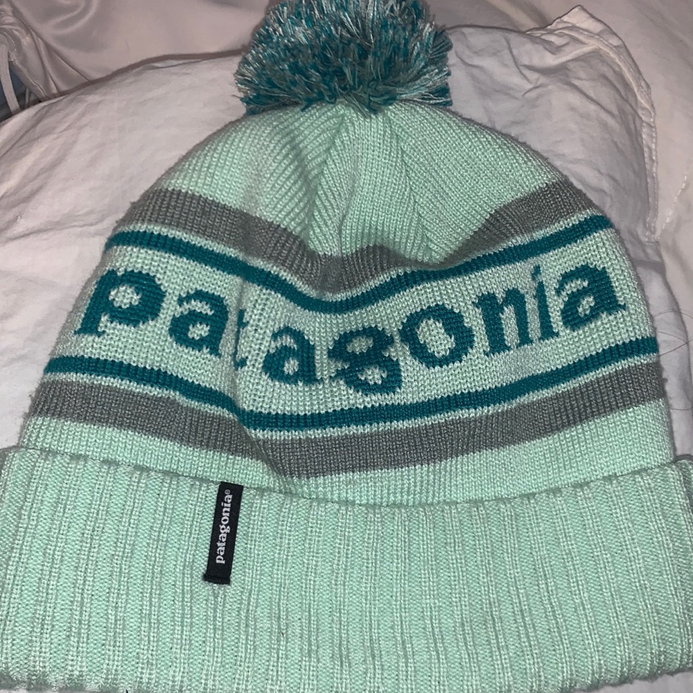 LIKE NEW Patagonia mint/teal beanie SIZE L